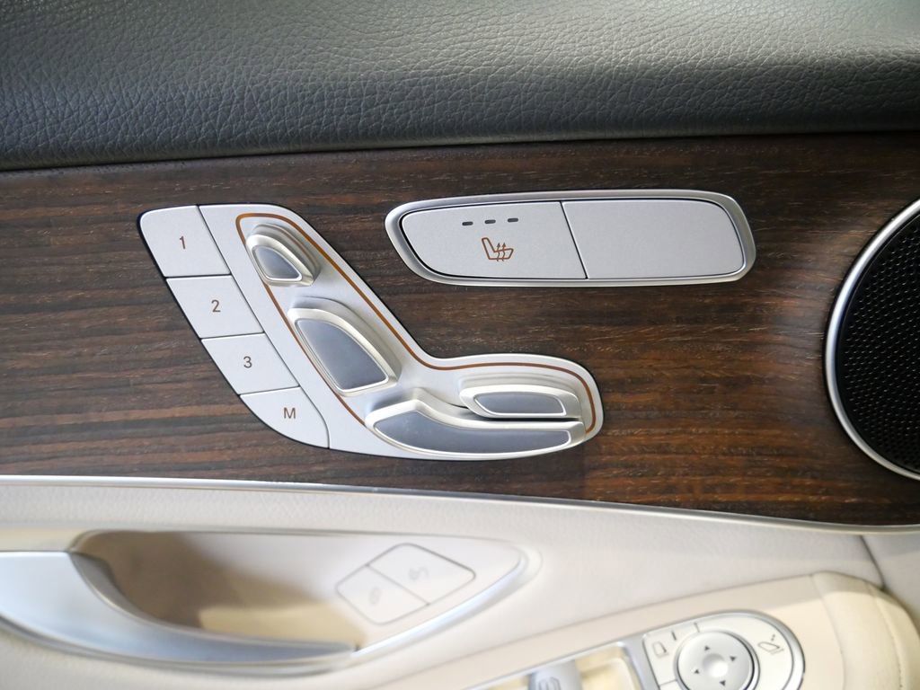 Used 2022 Mercedes-Benz GLC 300 4MATIC image 32