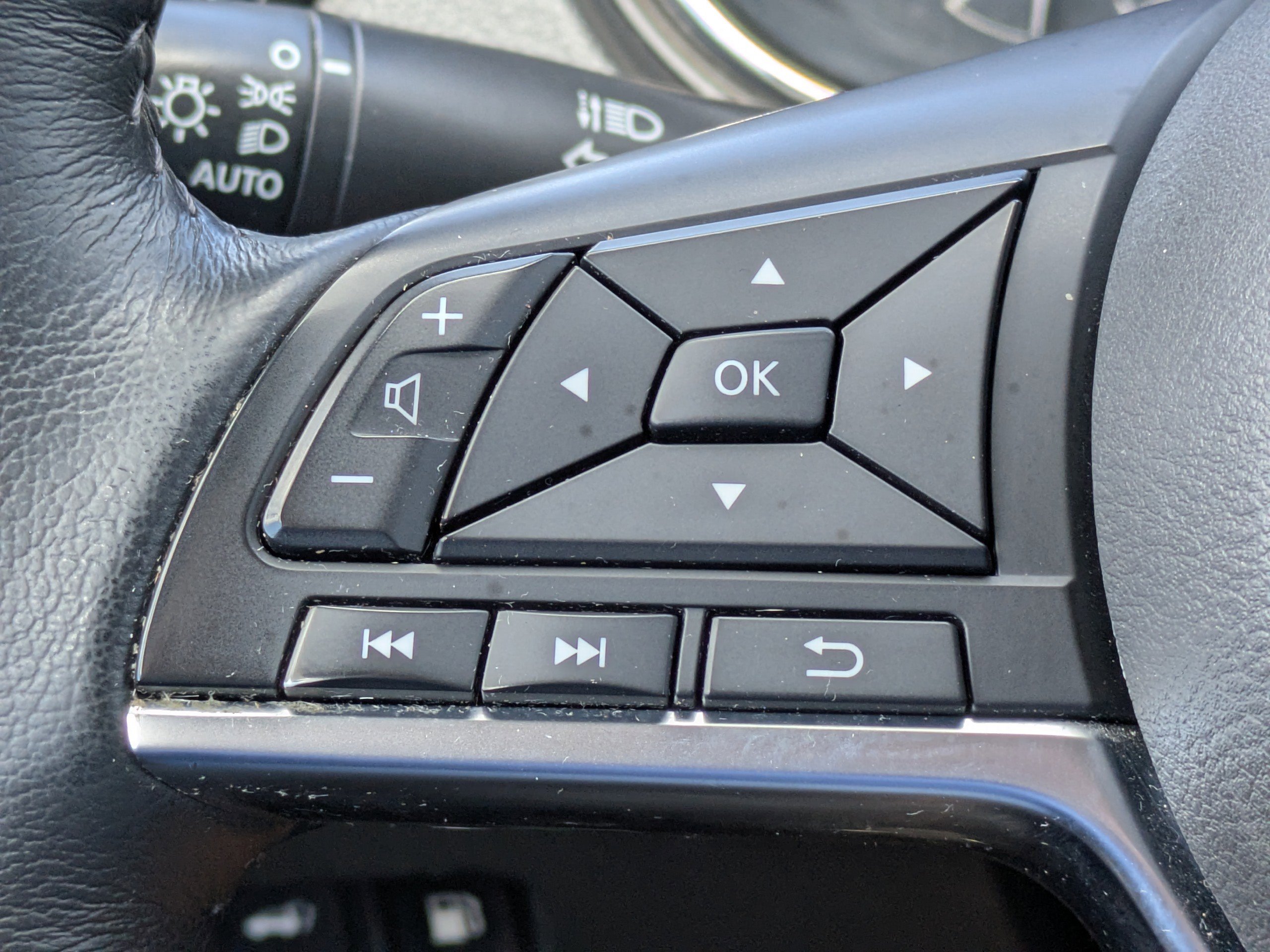 Used 2019 Nissan Rogue SV w/ Premium Package AWD/4WD image 25