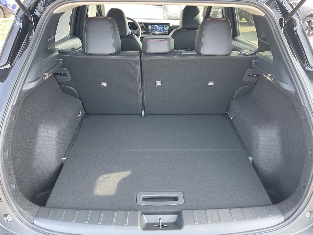 New 2026 Nissan Kicks SR w/ Cold Weather Package FWD image 12