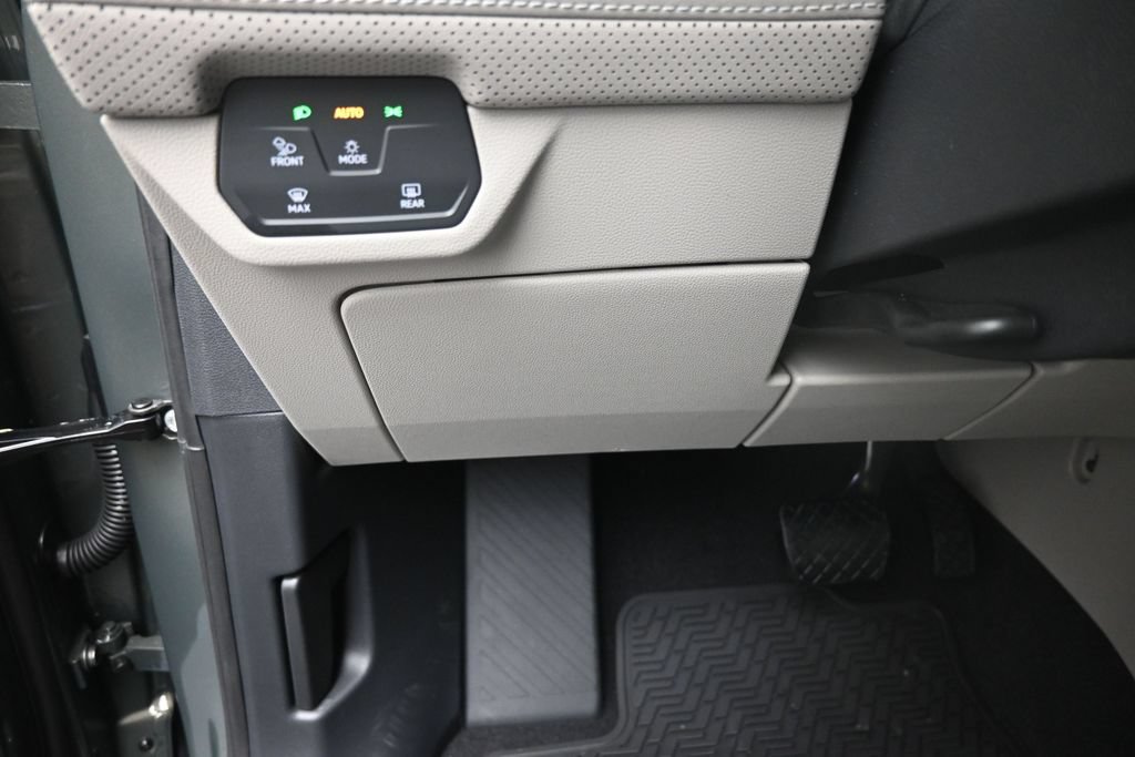 New 2026 Volkswagen Atlas SE FWD image 16