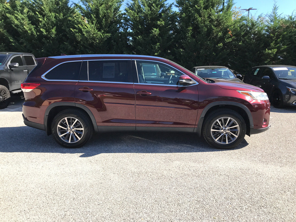 Used 2019 Toyota Highlander XLE AWD/4WD image 9
