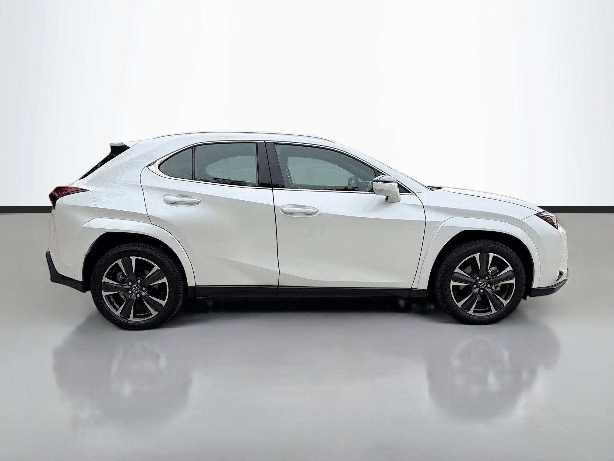 Used 2025 Lexus UX 300h FWD image 6