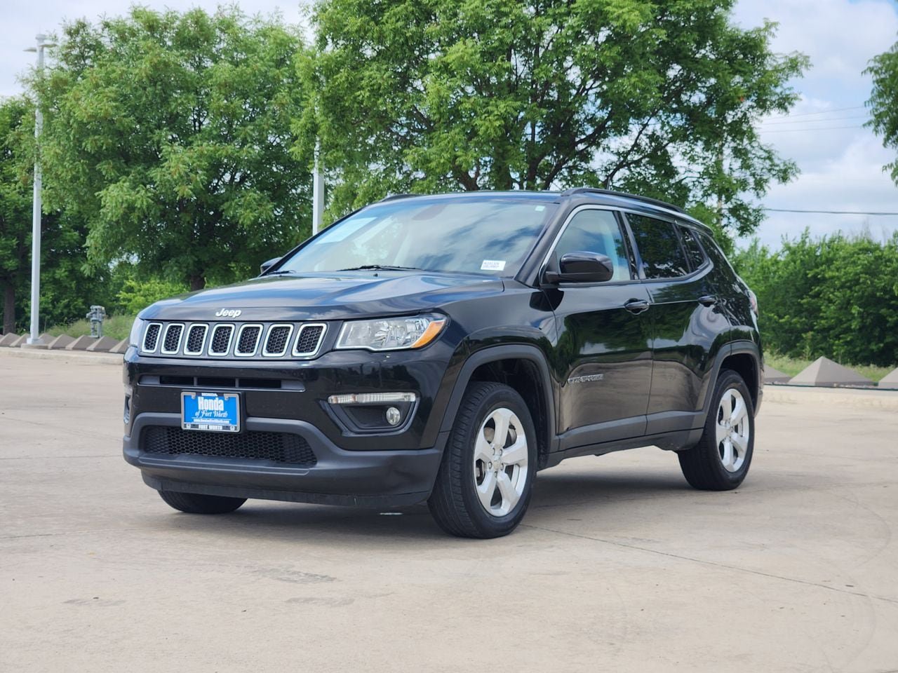 Used 2018 Jeep Compass Latitude AWD/4WD image 3