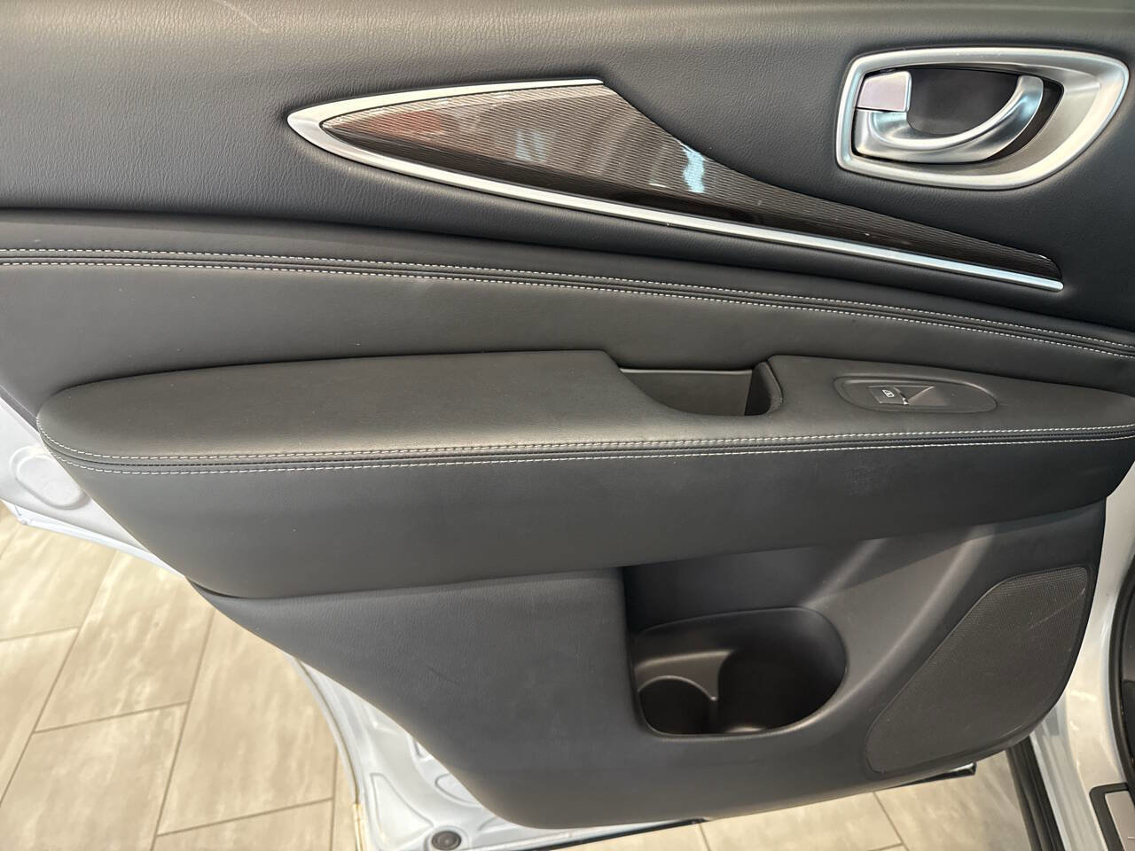 Used 2016 INFINITI QX60 AWD w/ Premium Package image 26