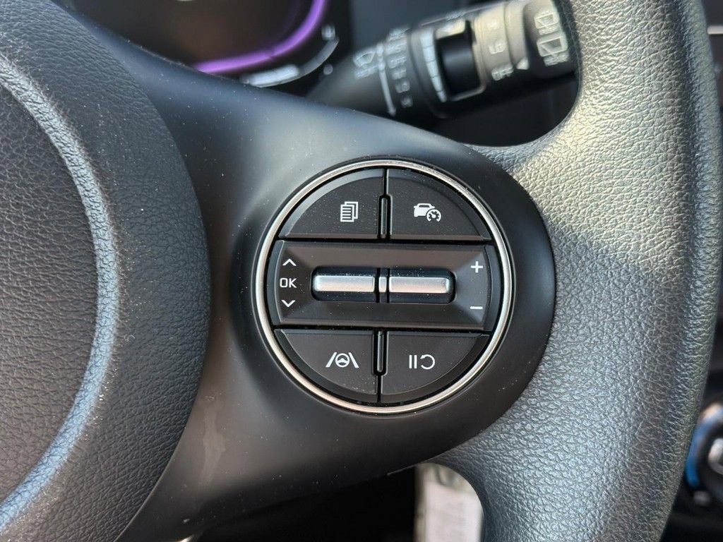 Used 2025 Kia Soul LX FWD image 17