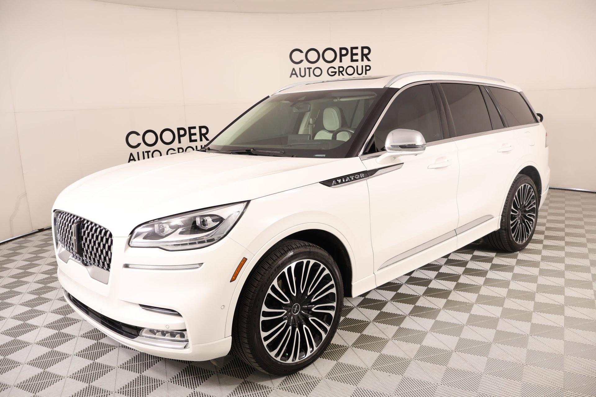 Used 2022 Lincoln Aviator Black Label w/ Class IV Trailer Tow Package AWD/4WD image 11