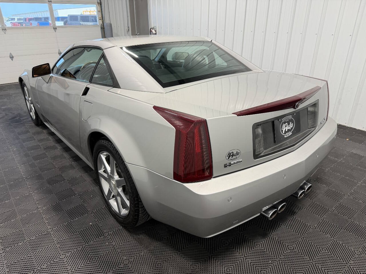 Used 2004 Cadillac XLR RWD image 5