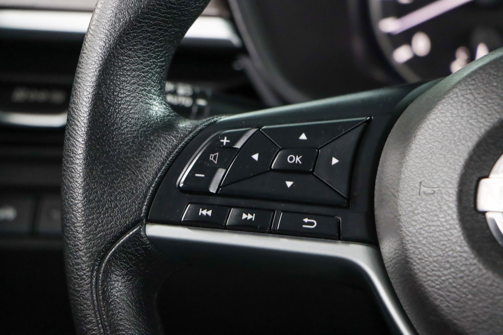 Used 2024 Nissan Altima 2.5 SV image 13