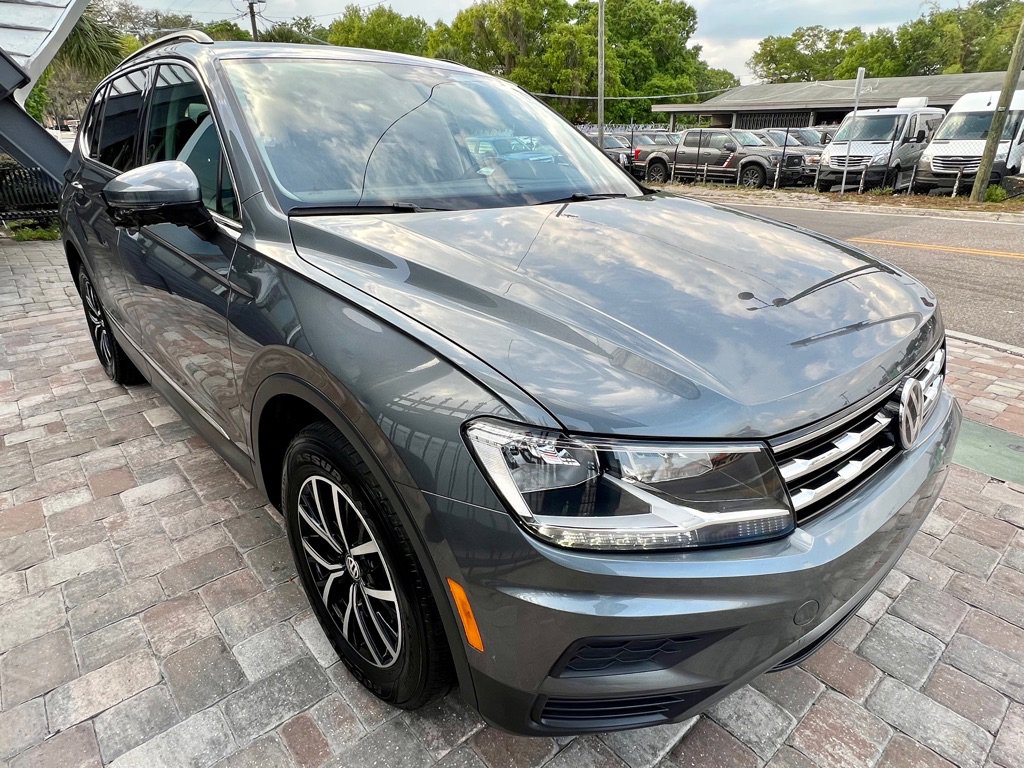 Used 2021 Volkswagen Tiguan SE w/ Panoramic Sunroof Package FWD image 4