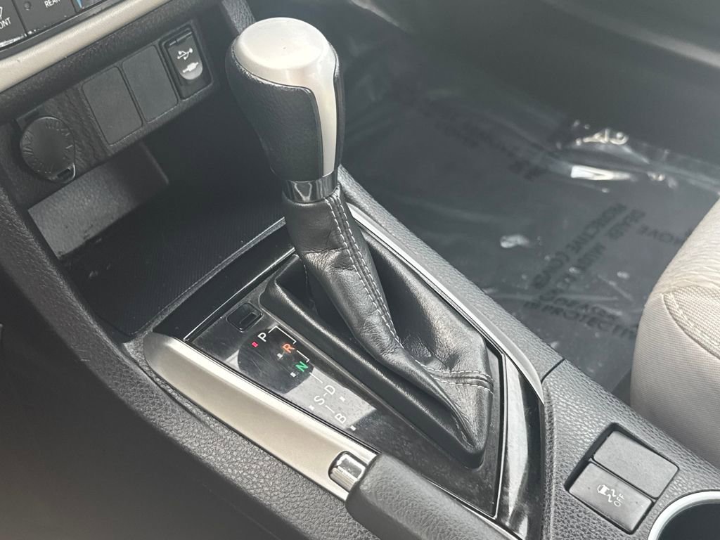 Used 2017 Toyota Corolla LE image 24