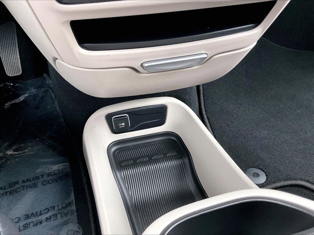 Used 2024 Chrysler Pacifica Touring-L image 31