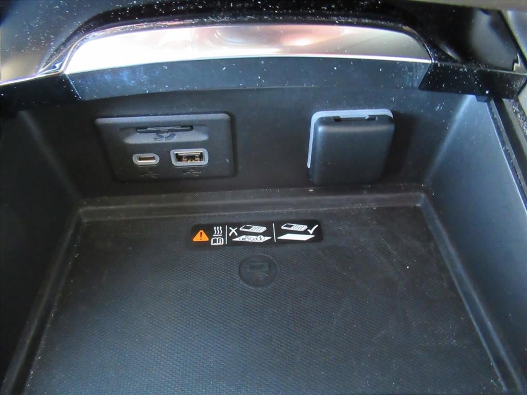 Used 2022 Buick Envision Avenir w/ Technology Package II FWD image 28