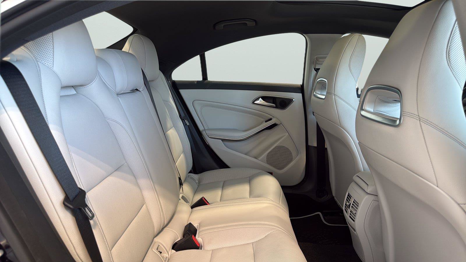 Used 2014 Mercedes-Benz CLA 250 image 17
