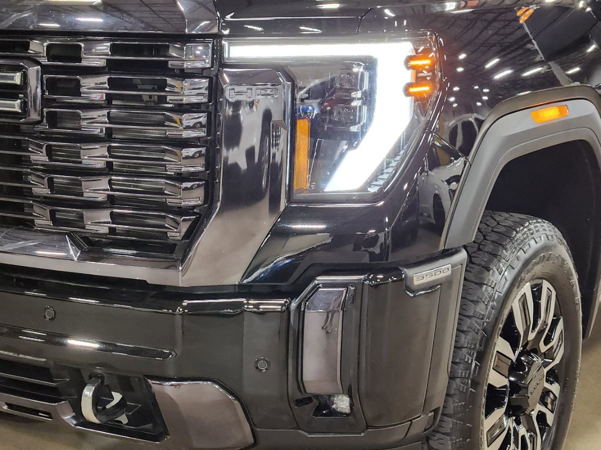 Used 2024 GMC Sierra 3500 Denali Ultimate AWD/4WD image 14