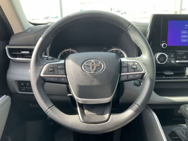 Used 2023 Toyota Highlander LE FWD image 19