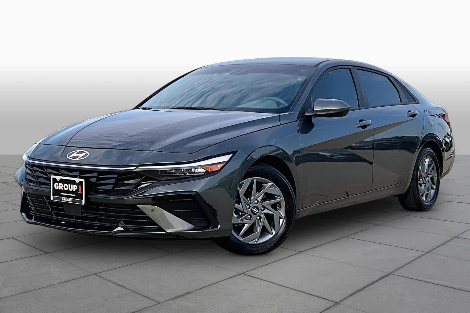 Used 2024 Hyundai Elantra SEL FWD image 1