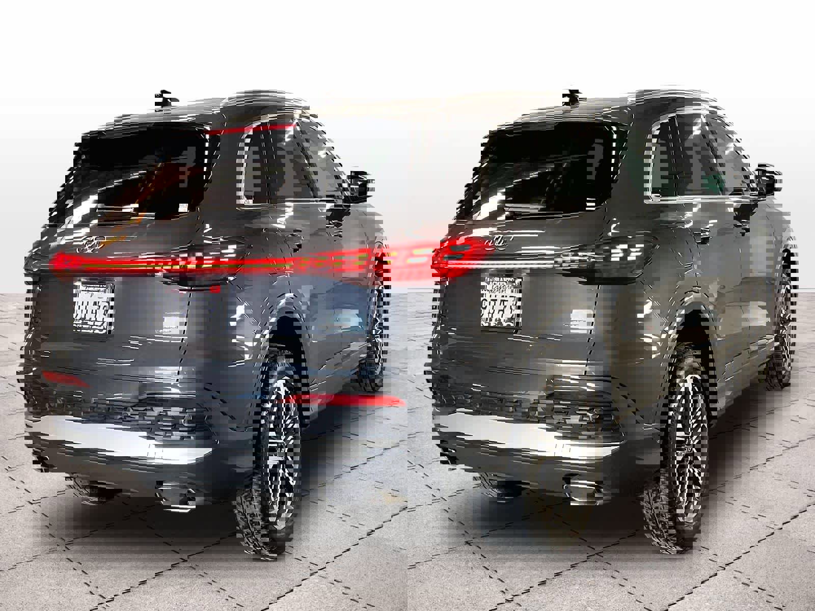 Used 2025 Audi Q5 Premium w/ Convenience Package image 14