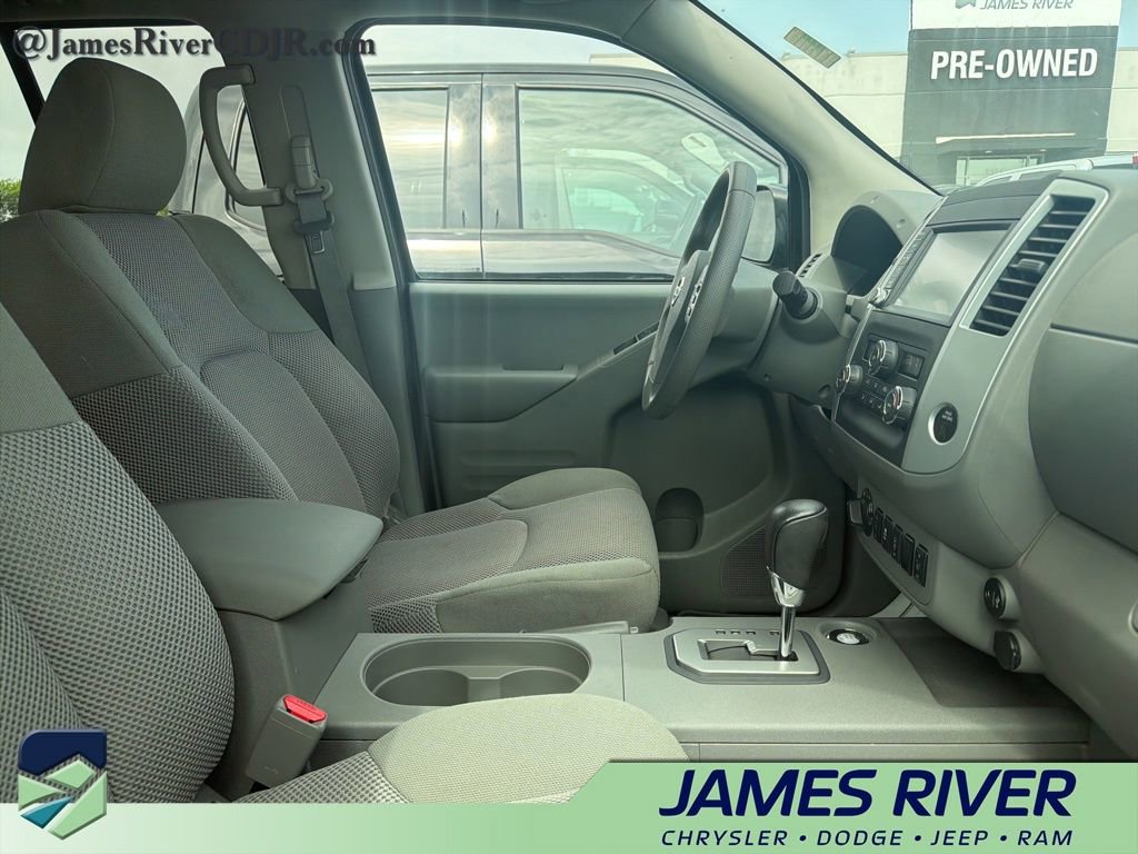 Used 2021 Nissan Frontier 4x4 Crew Cab image 2