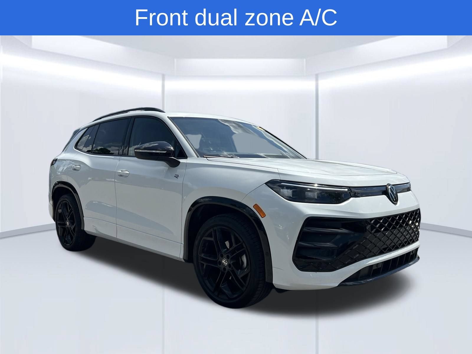 Used 2025 Volkswagen Tiguan SE R-Line FWD image 3