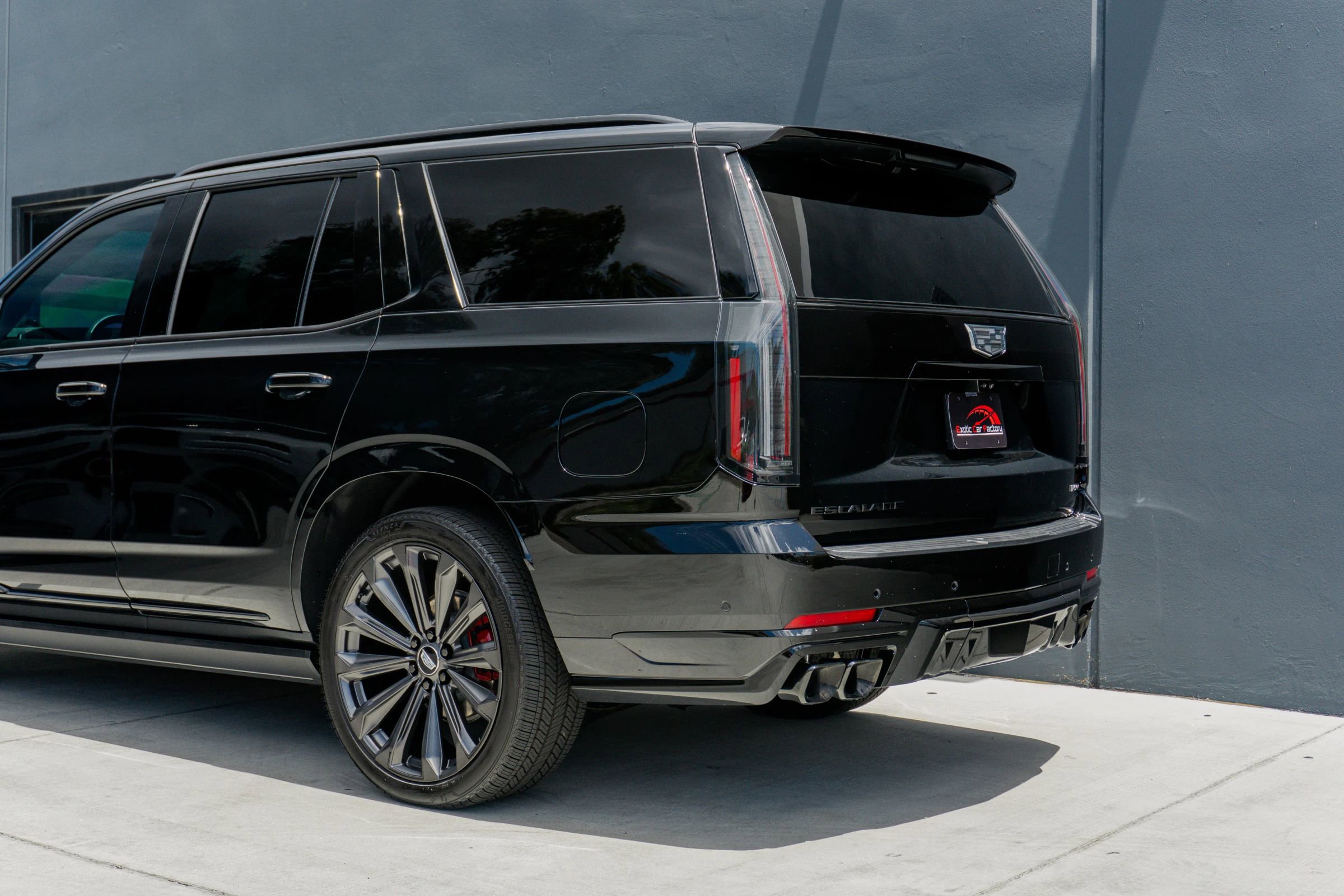 Used 2025 Cadillac Escalade V AWD/4WD image 23