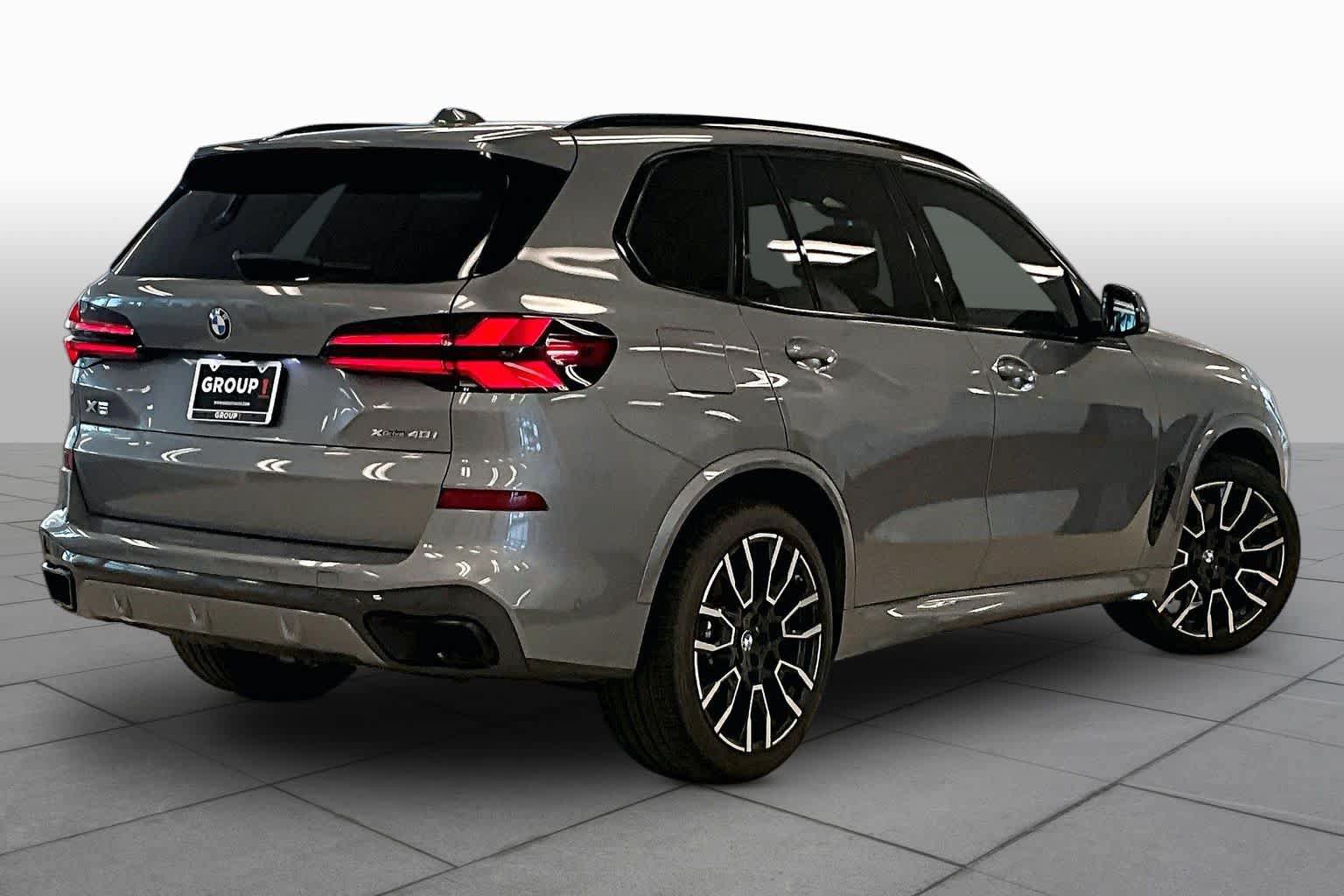 Used 2025 BMW X5 xDrive40i w/ M Sport Package AWD/4WD image 12