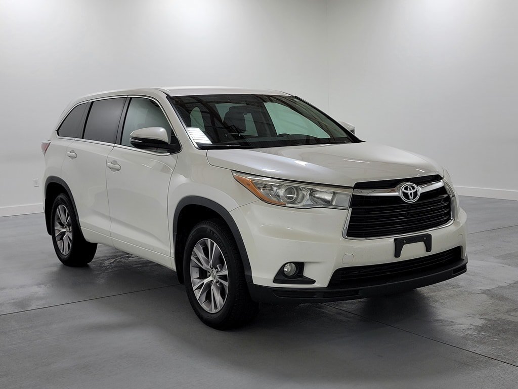 Used 2015 Toyota Highlander Plus AWD/4WD image 2