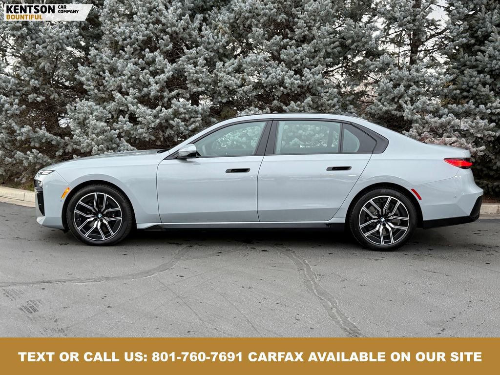 Used 2025 BMW 740i xDrive 740i xDrive image 3