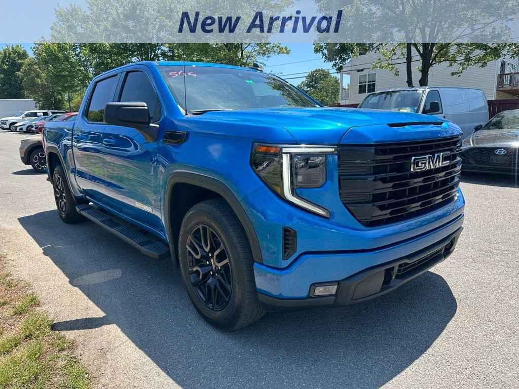 Used 2023 GMC Sierra 1500 Elevation w/ LPO, Elevation Black Package RWD image 3