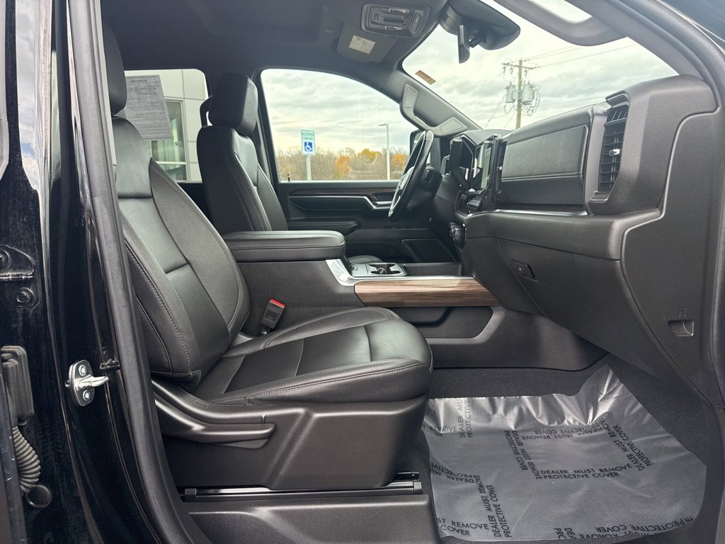 Used 2024 Chevrolet Silverado 2500 LT w/ Midnight Edition image 13