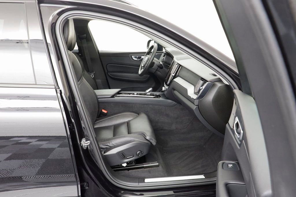 Used 2025 Volvo XC60 T8 Ultra w/ Protection Package Premier image 21