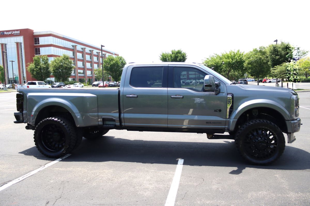Used 2023 Ford F450 Lariat w/ Lariat Ultimate Package AWD/4WD image 27