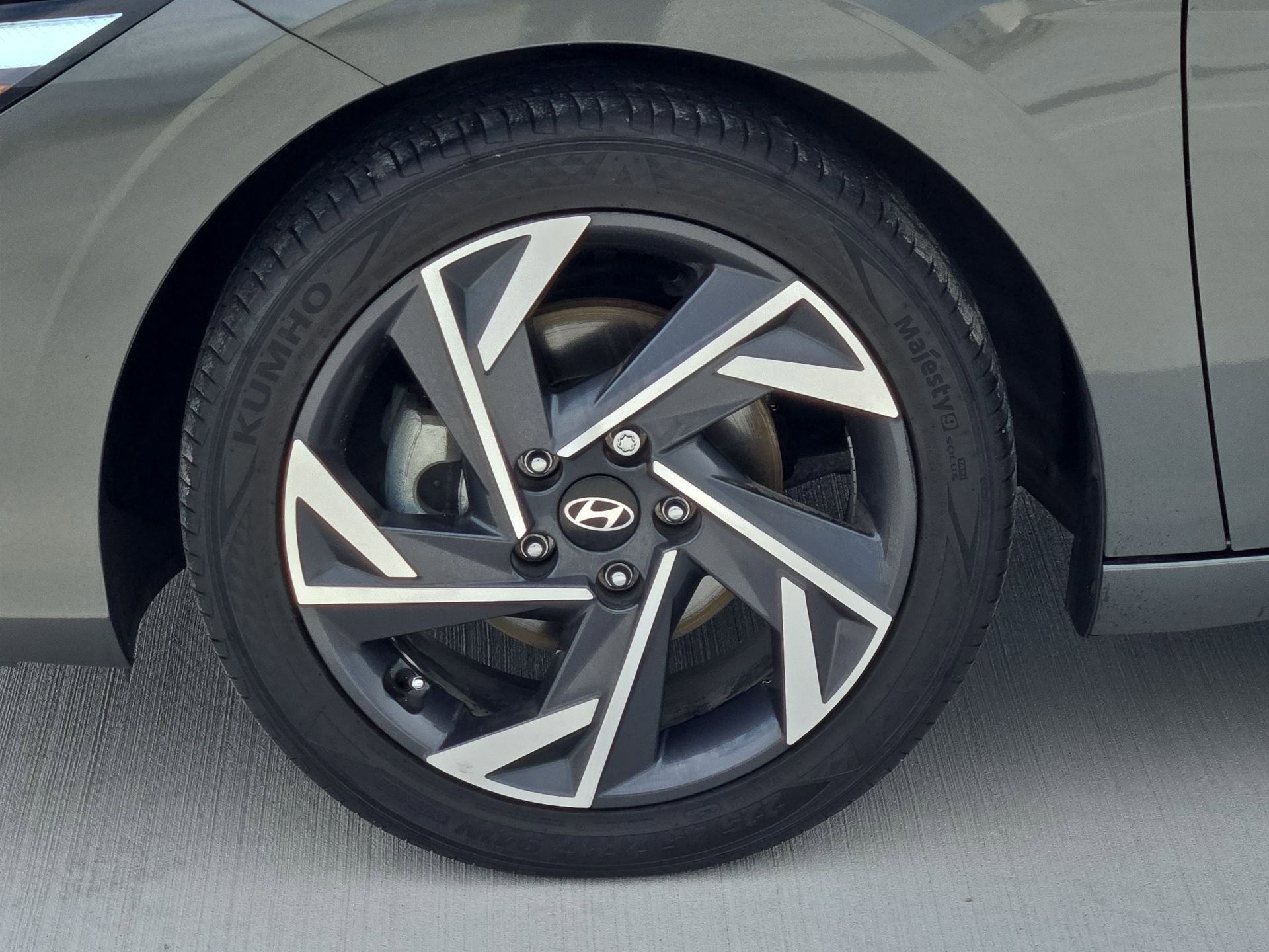 Used 2025 Hyundai Elantra Sport image 12