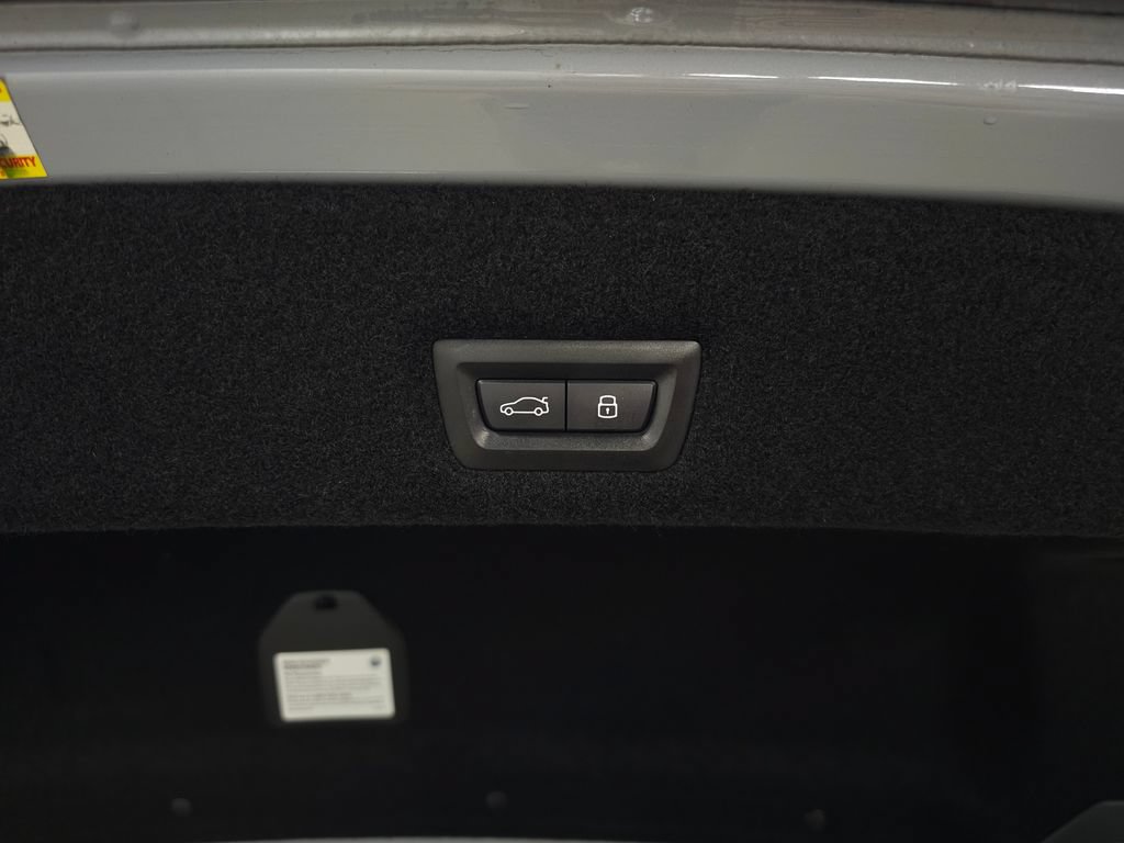 Used 2023 BMW 760i xDrive w/ Luxury Rear Seating Package AWD/4WD image 9