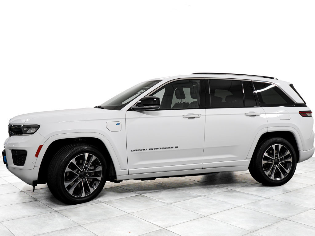 Used 2023 Jeep Grand Cherokee Overland AWD/4WD image 4