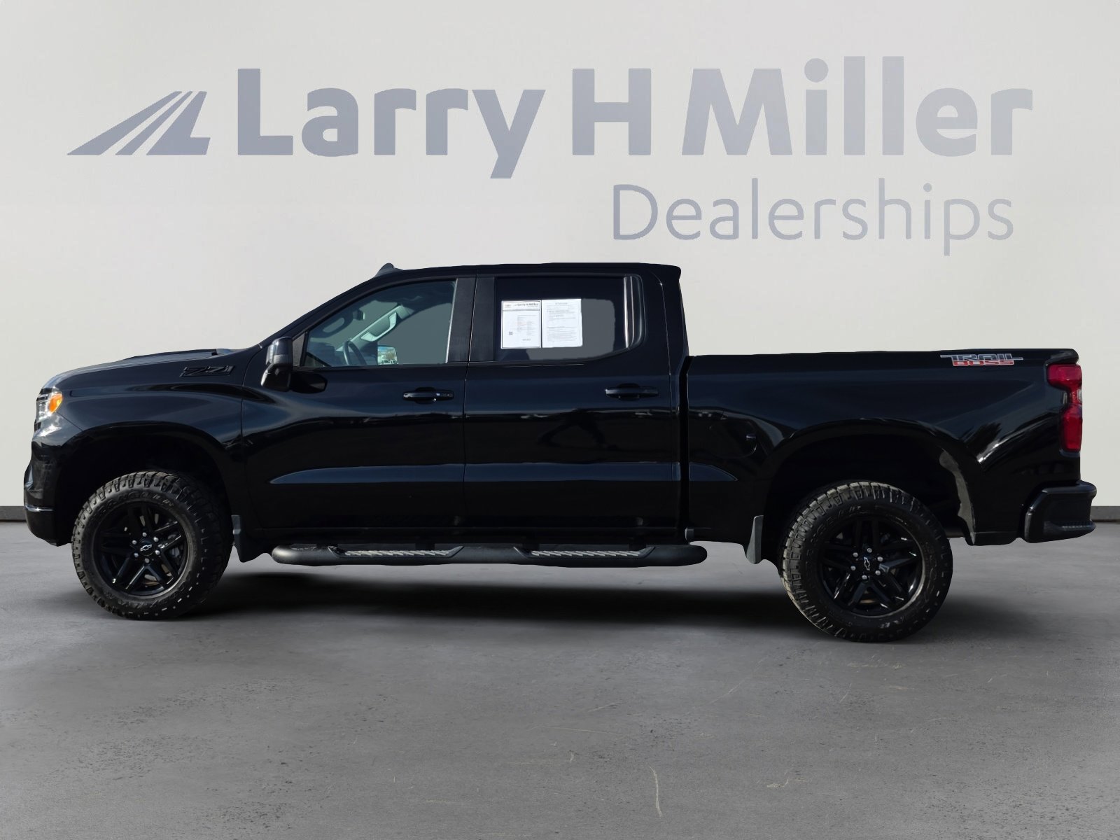 Used 2023 Chevrolet Silverado 1500 LT Trail Boss w/ LT Trail Boss Premium Package image 2