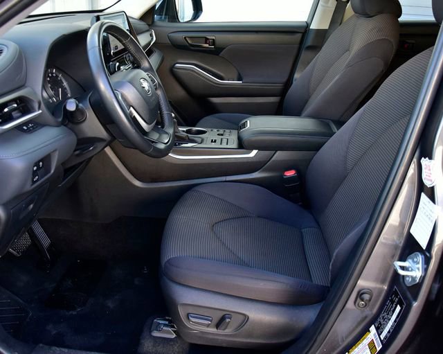 Used 2024 Toyota Highlander LE image 11