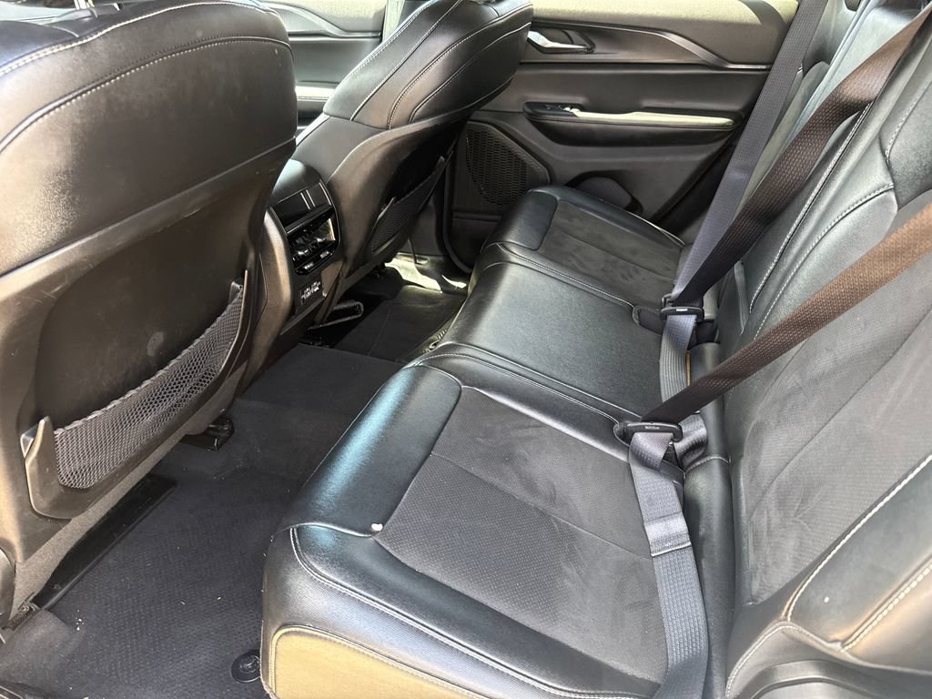Used 2024 Jeep Grand Cherokee Altitude RWD image 16