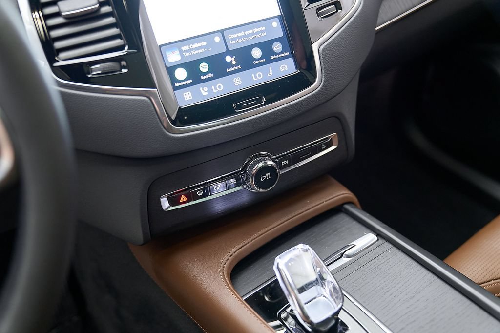 Certified 2023 Volvo XC90 B6 Ultimate AWD/4WD image 17
