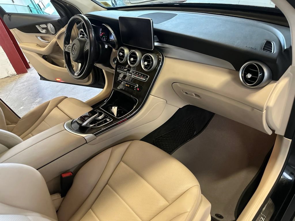 Used 2018 Mercedes-Benz GLC 300 4MATIC image 31