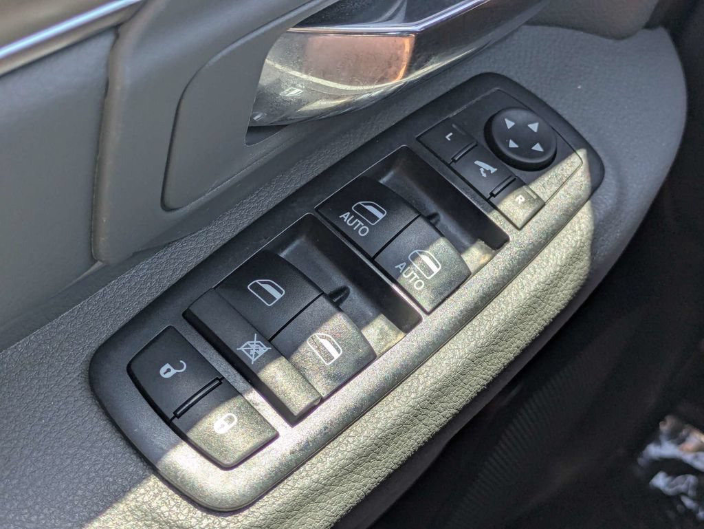 Used 2019 RAM 1500 Classic SLT w/ Luxury Group AWD/4WD image 22