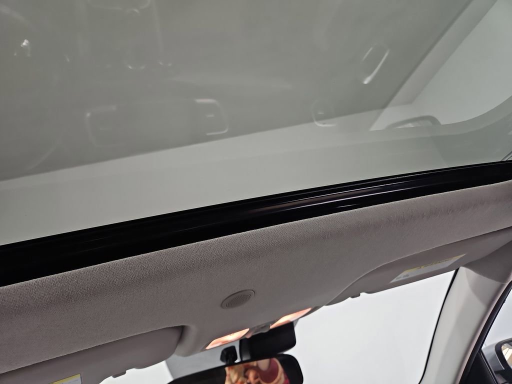 Used 2022 Hyundai Venue SEL image 21