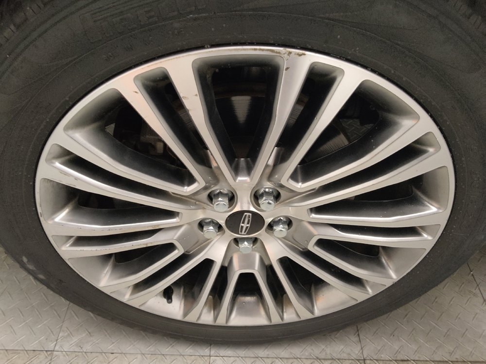 Used 2017 Lincoln MKX Reserve w/ Luxury Package FWD image 31