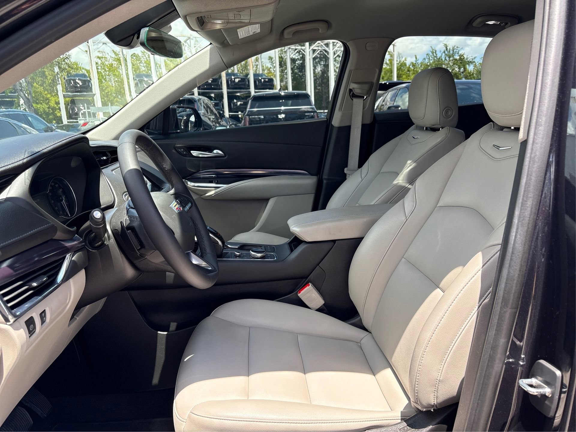 Used 2023 Cadillac XT4 Luxury w/ Driver Awareness Package FWD image 9