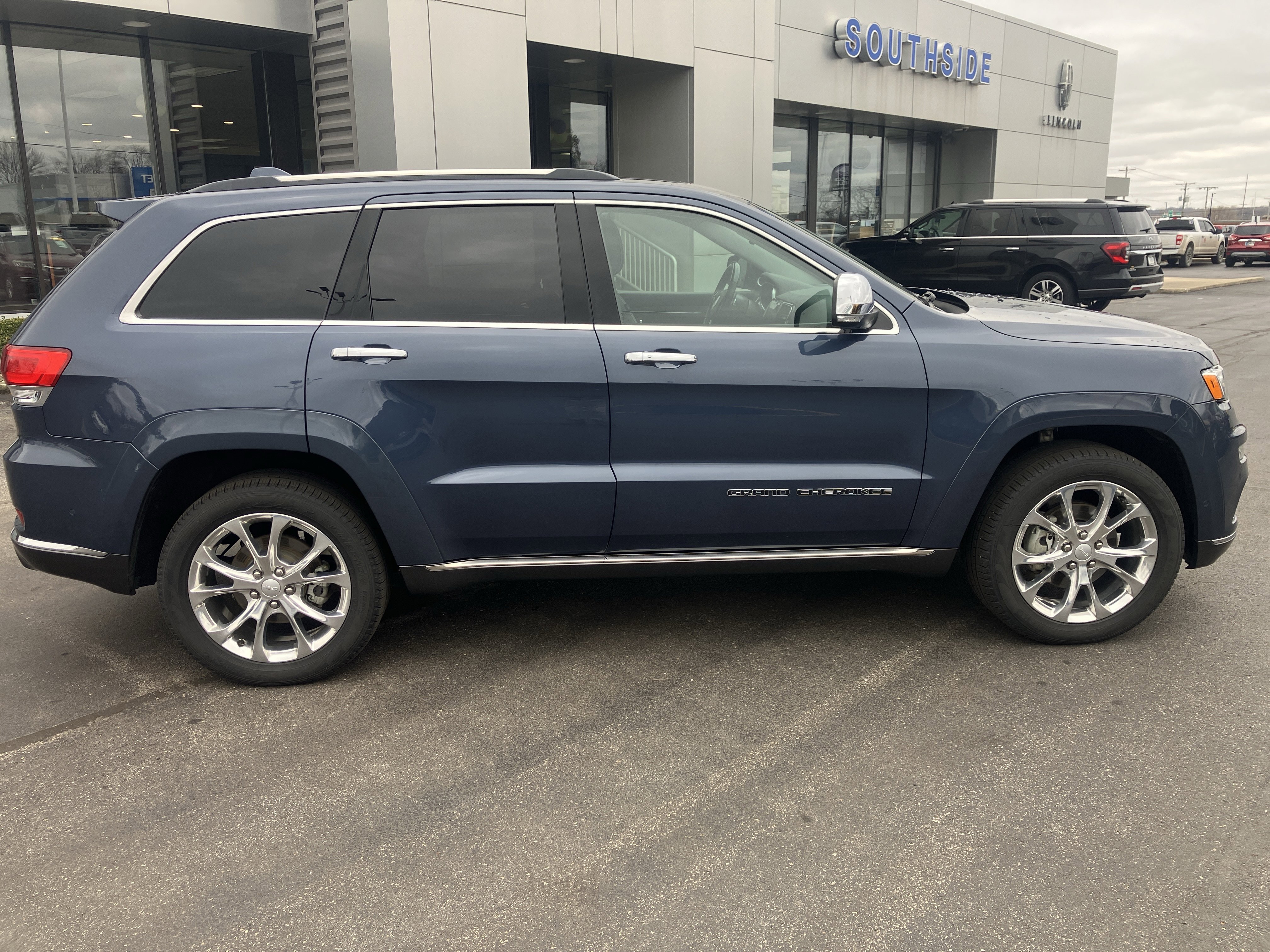 Used 2019 Jeep Grand Cherokee Summit image 8
