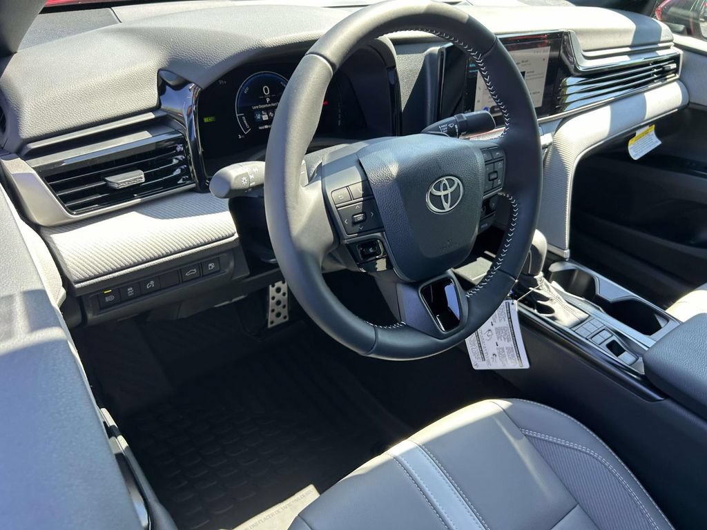 New 2026 Toyota Camry Hybrid FWD image 12