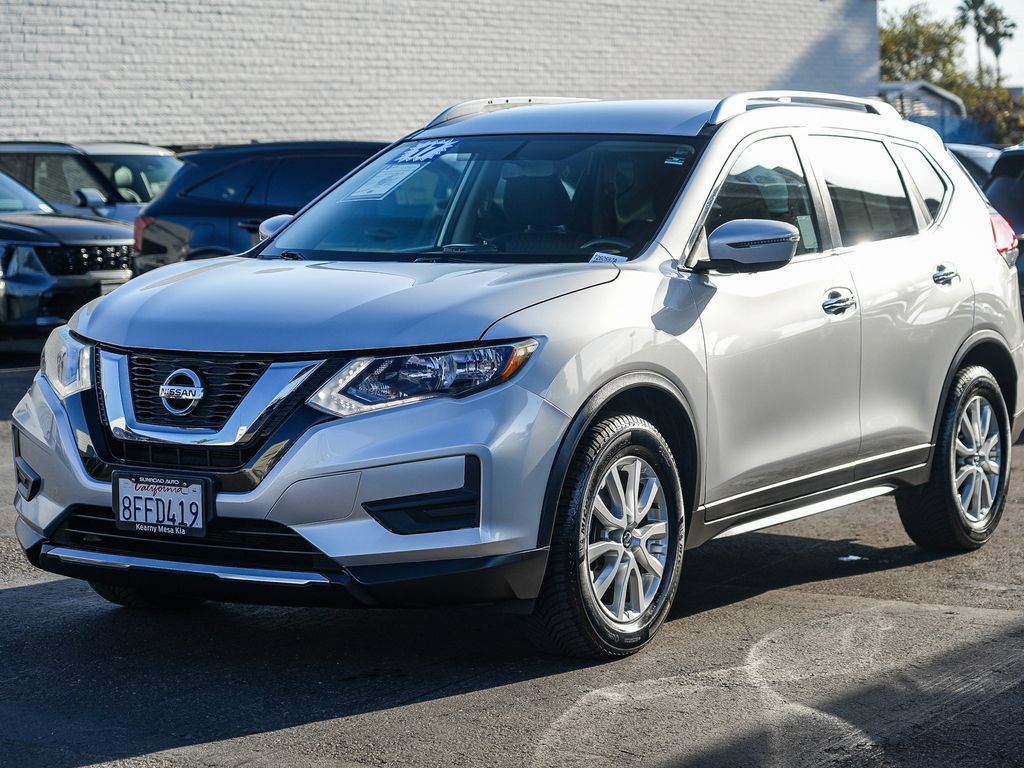 Used 2017 Nissan Rogue SV FWD image 6