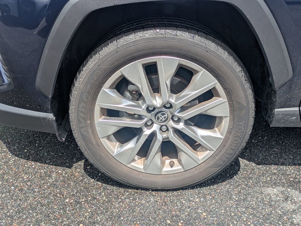 Used 2020 Toyota RAV4 Limited FWD image 32