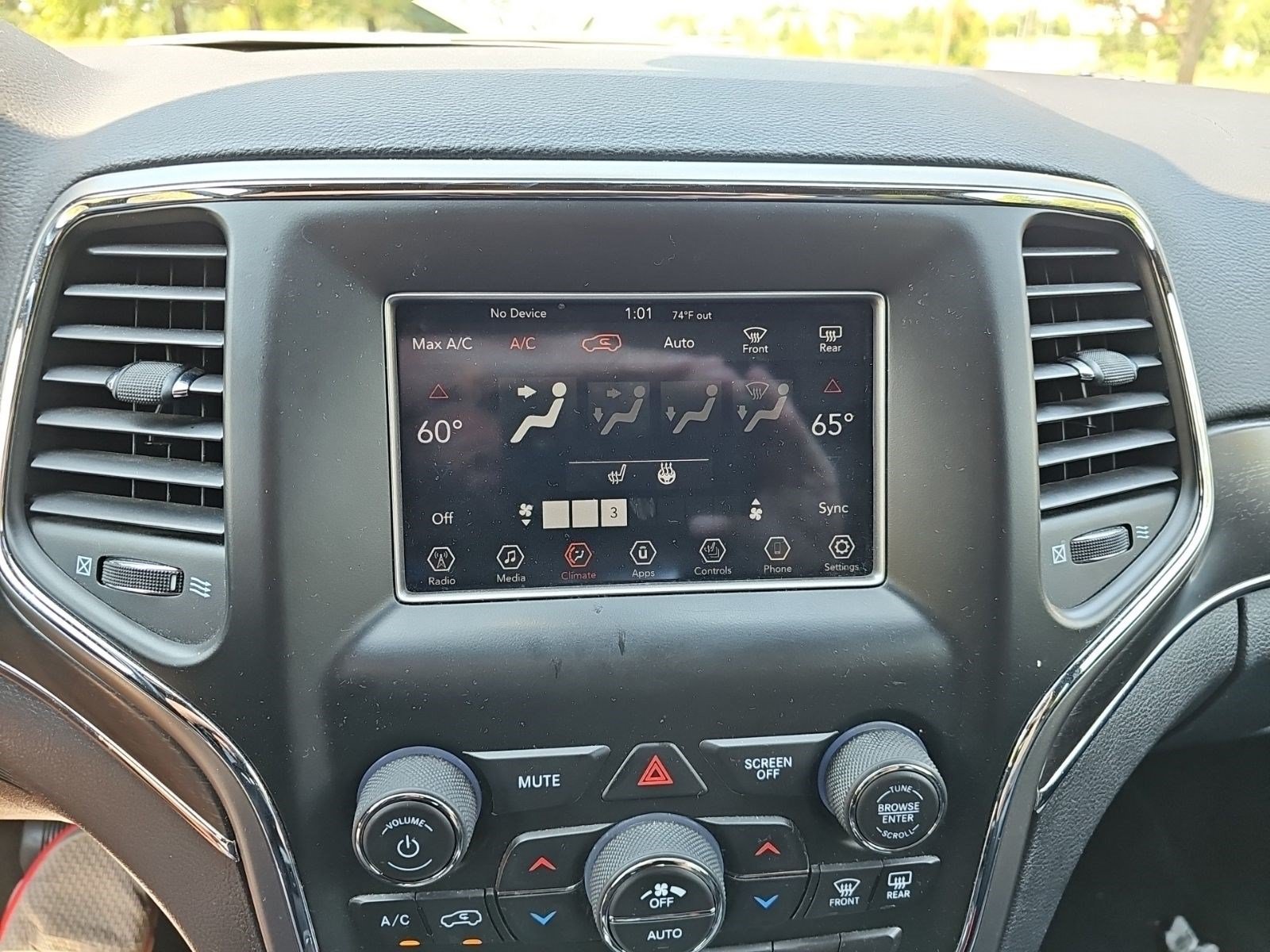 Used 2018 Jeep Grand Cherokee Limited AWD/4WD image 14