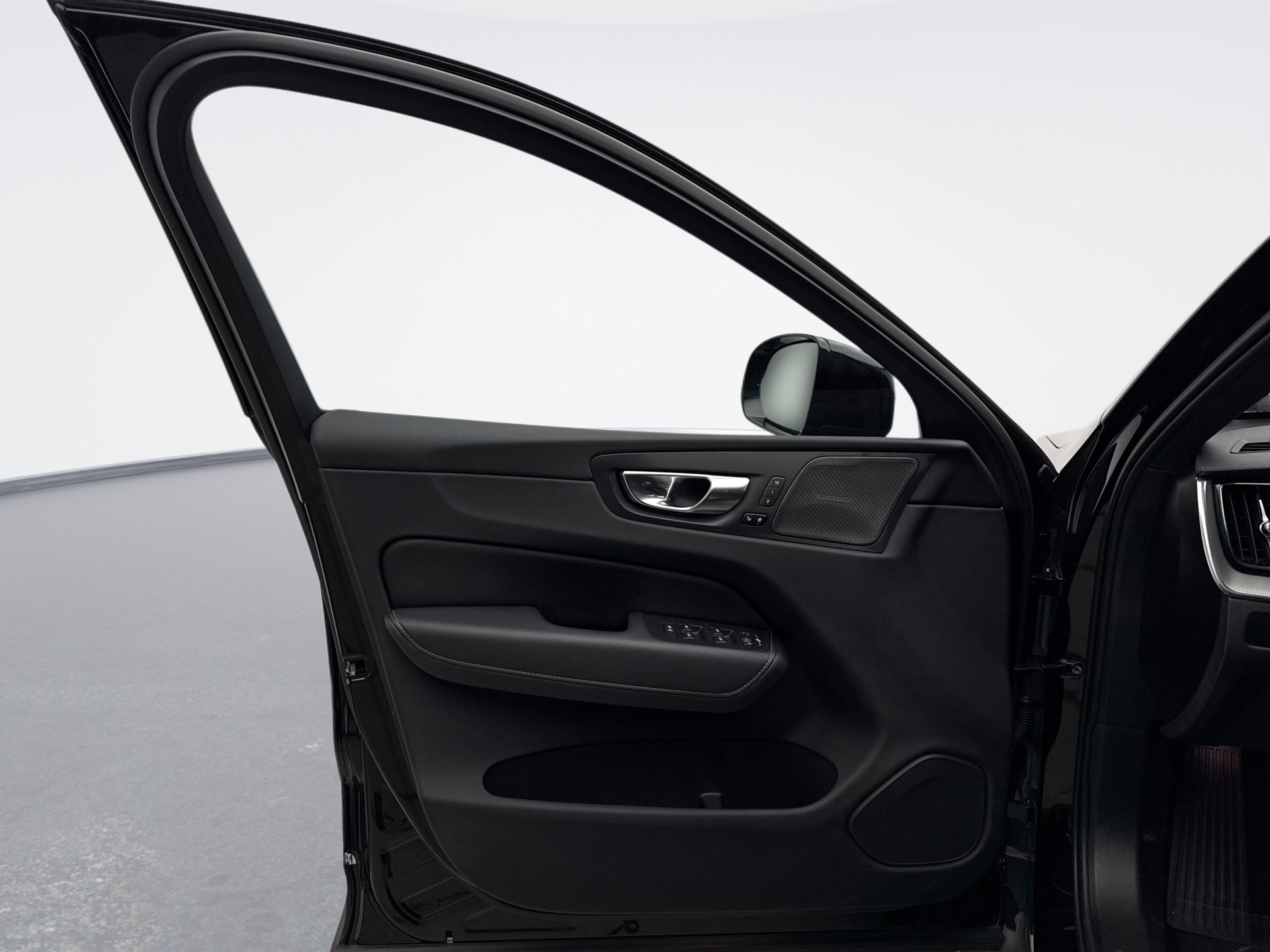 Used 2024 Volvo XC60 B5 Ultimate w/ Protection Package Premier AWD/4WD image 9