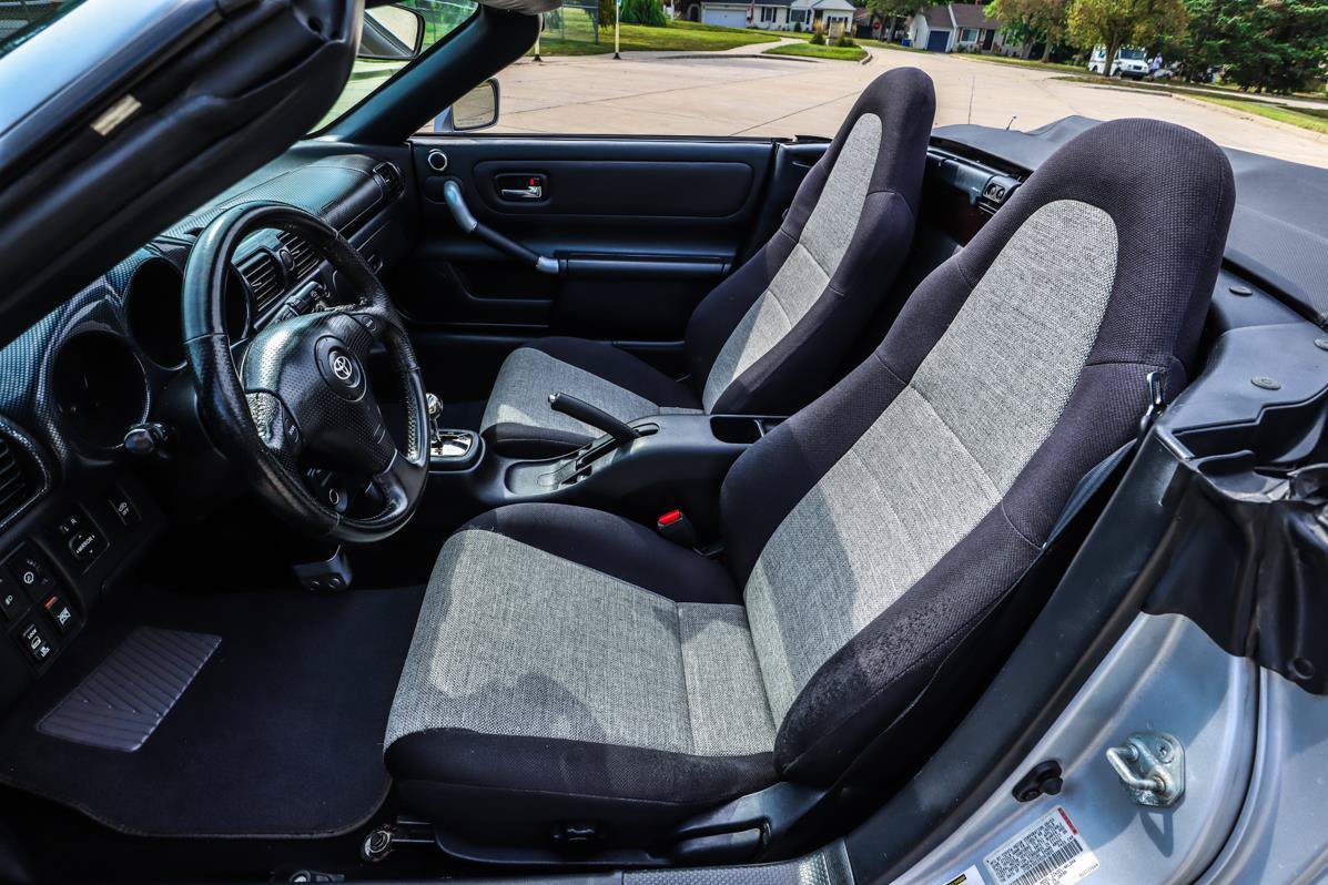 Used 2003 Toyota MR2 RWD image 34